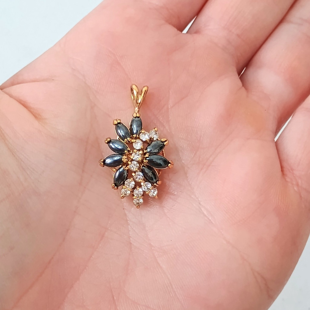Vintage Gold Tone Faux Black & White Sapphire Cluster Flower Pendant Unmarked